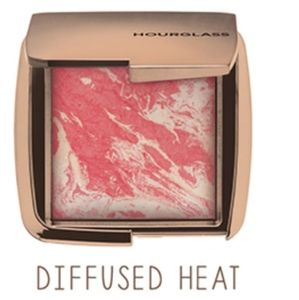 Hourglass blush Diffused heat
